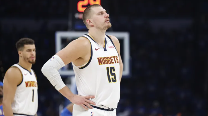 活塞赛后嘲讽唐斯，舆论风波引关注 